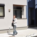 devant chez Louise et Taiga